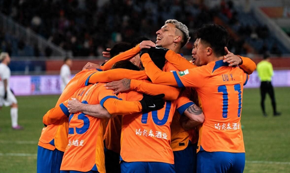 清晨突围战来临，山东泰山围绕亚冠远射贴柱，底气十足，阵容厚度经受考验的简单介绍